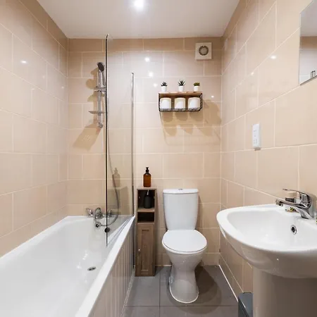 Cosy Modern City Centre 2 Bed Apartment Belfast Exterior photo